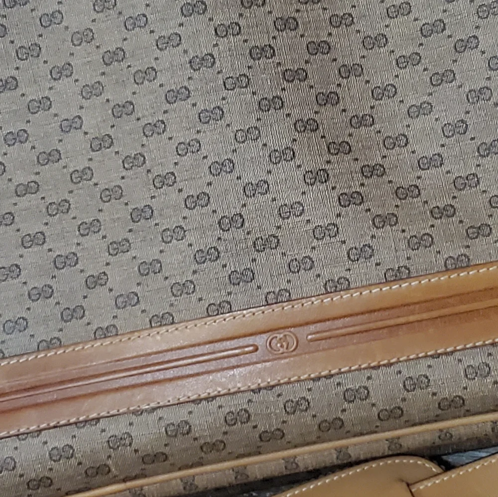 Gucci Tan and Brown Monogram Bag - Picture 2 of 16